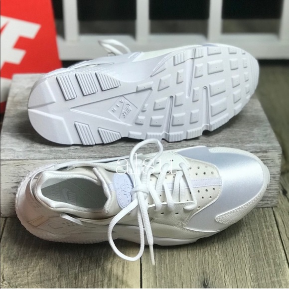 NWT Nike Air Huarache Run White WMNS - Picture 4 of 7